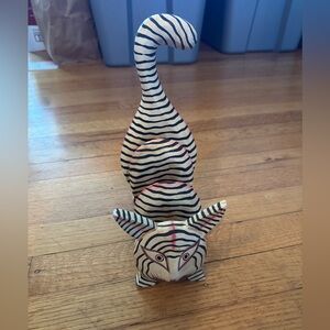 Striped cat napkin holder